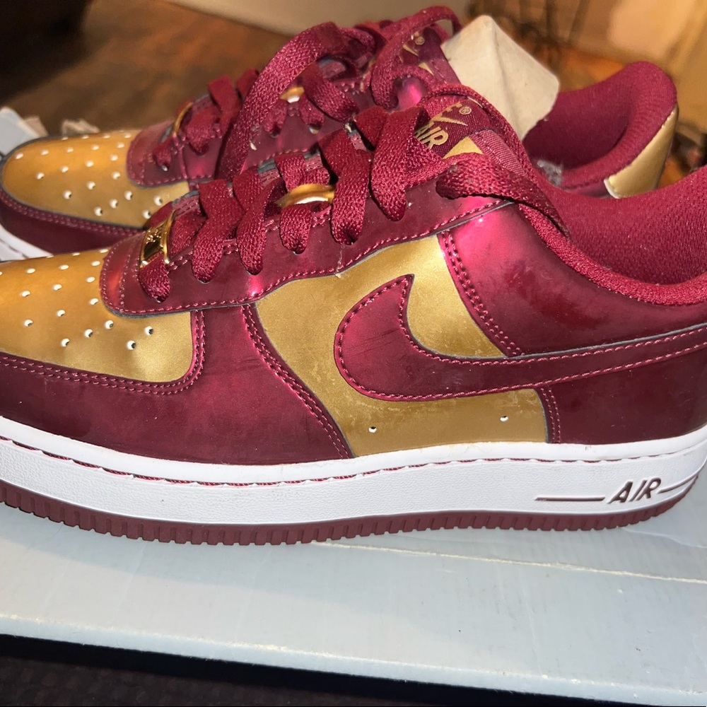 Grade school 5.5 BRAND NEW LIMITED EDITION NIKE